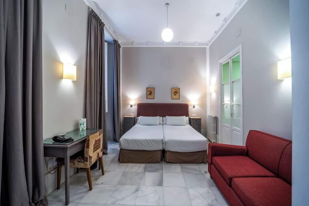 Classic-Doppelzimmer | Daunenbettdecken, Schreibtisch, Bügeleisen/Bügelbrett, kostenloses WLAN