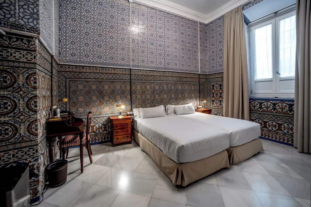 Traditional-Doppelzimmer | Daunenbettdecken, Schreibtisch, Bügeleisen/Bügelbrett, kostenloses WLAN