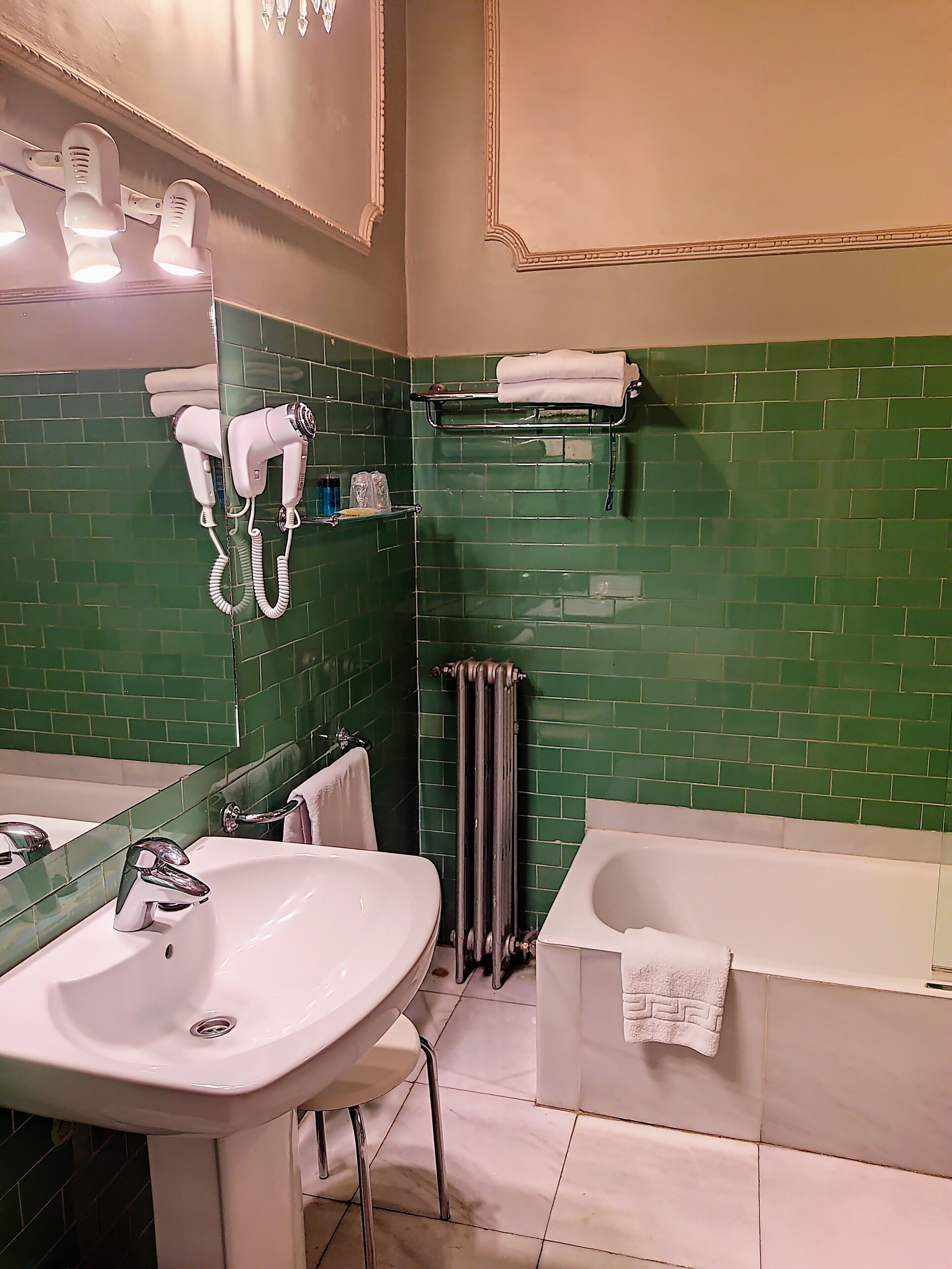 Superior Double Room | Bathroom | Hair dryer, towels