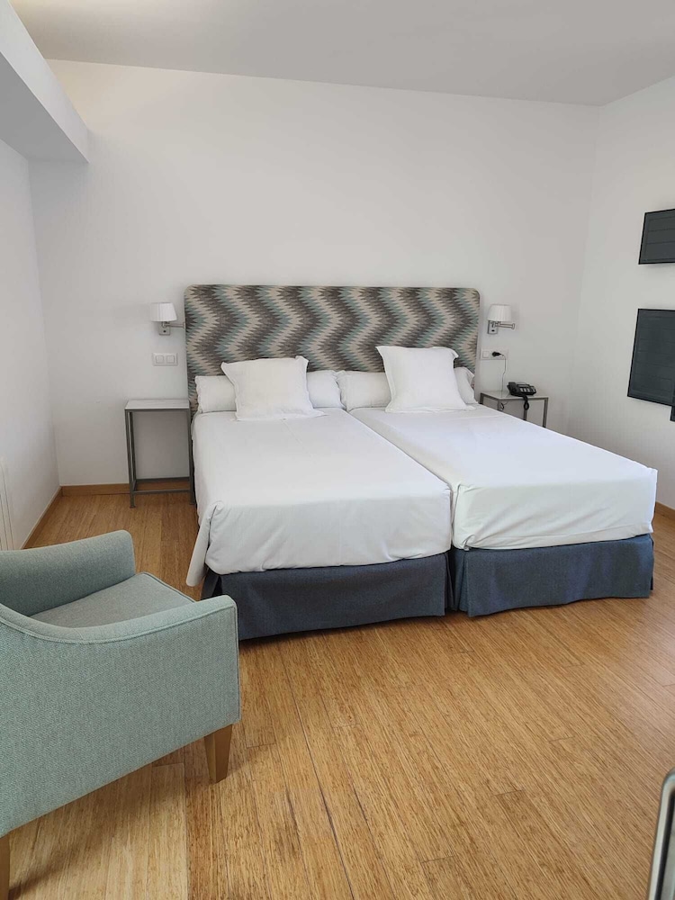 Hotel Simón by null