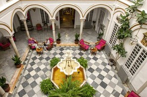 Courtyard - Hotel Simón (Seville)