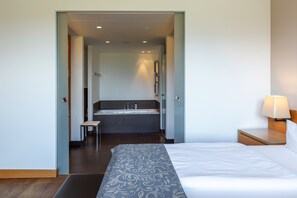 Suite | Bathroom | Hair dryer, bathrobes, slippers, towels - Schlossgut Gross Schwansee (Kalkhorst)