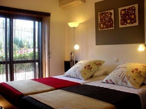 Twin Room | In-room safe, individually decorated, individually furnished