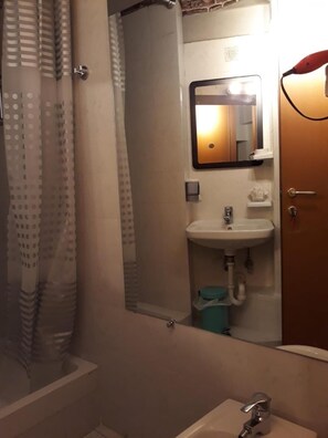 シャワー、レインフォールシャワー