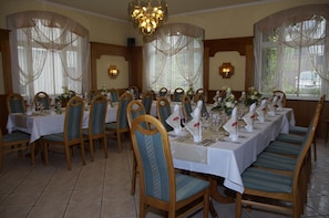 Se sirven comidas y cenas 