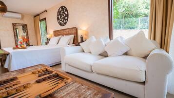 18 quartos, camas com colchões pillow-top, frigobar, cofres nos quartos