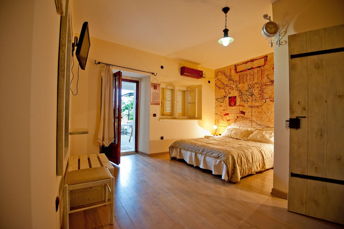 Studio Apartment | 1 bedroom, premium bedding, down duvets, Select Comfort beds