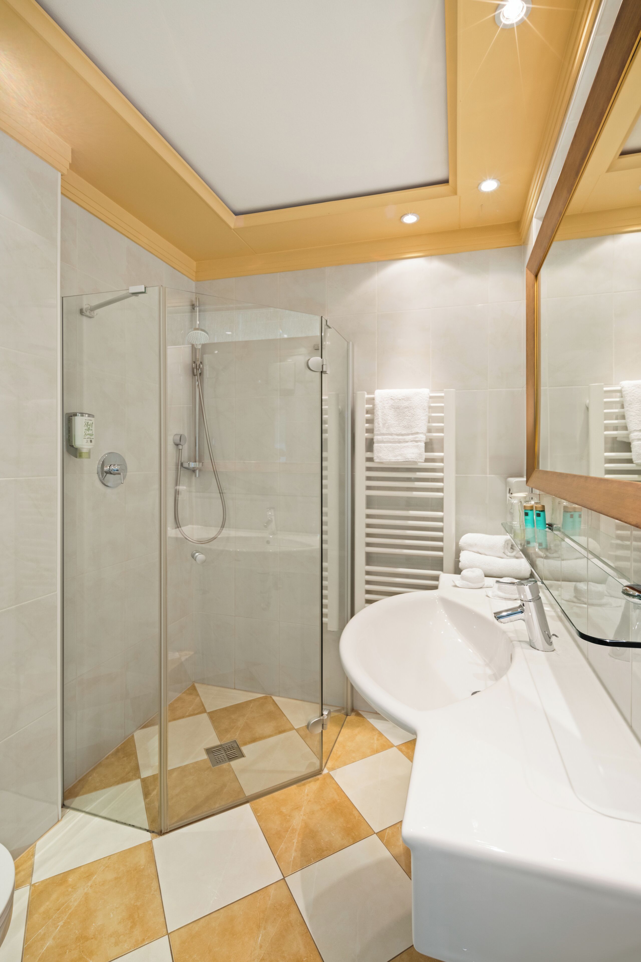 comfort double room | bathroom | free toiletries, hair dryer, towels