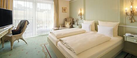 Comfort Double Room | In-room safe, individually decorated, desk, laptop workspace