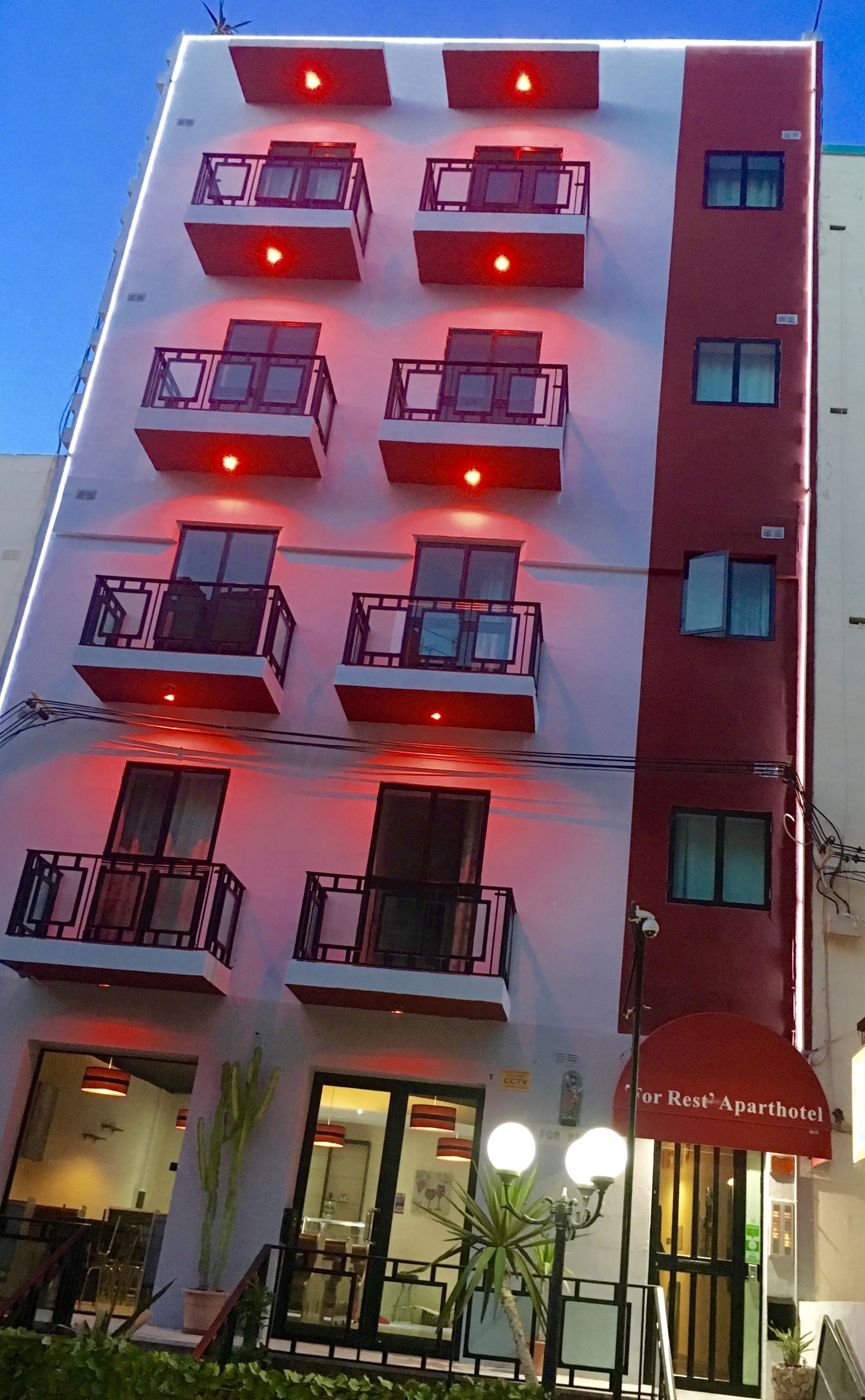 住宿正面 (夜晚)