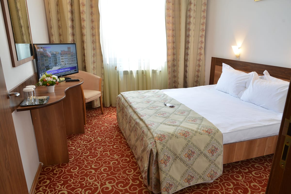 Business Suite | 1 bedroom, Egyptian cotton sheets, premium bedding, memory foam beds