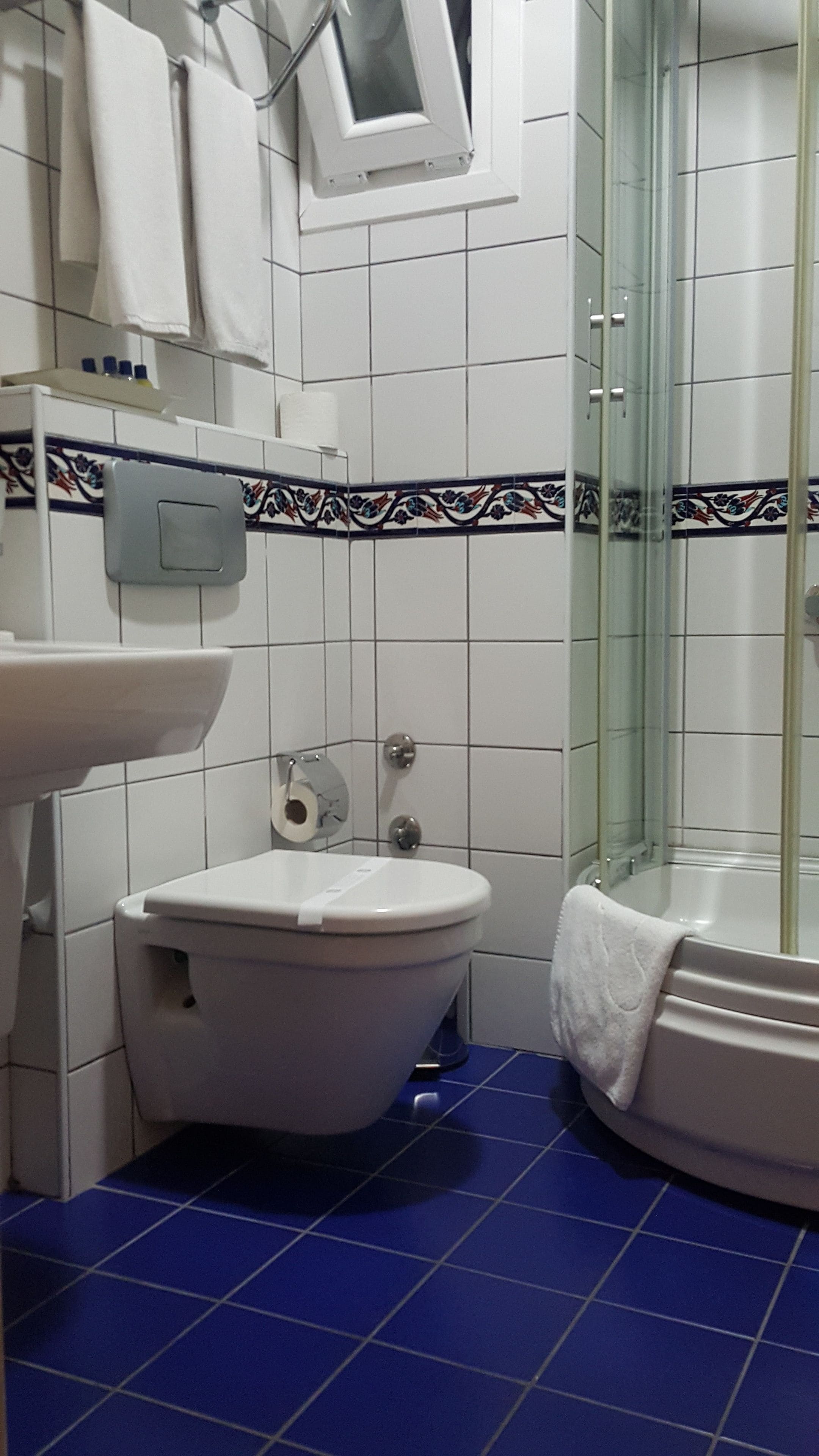standard room, 2 single beds | bathroom | shower, hair dryer, slippers, towels