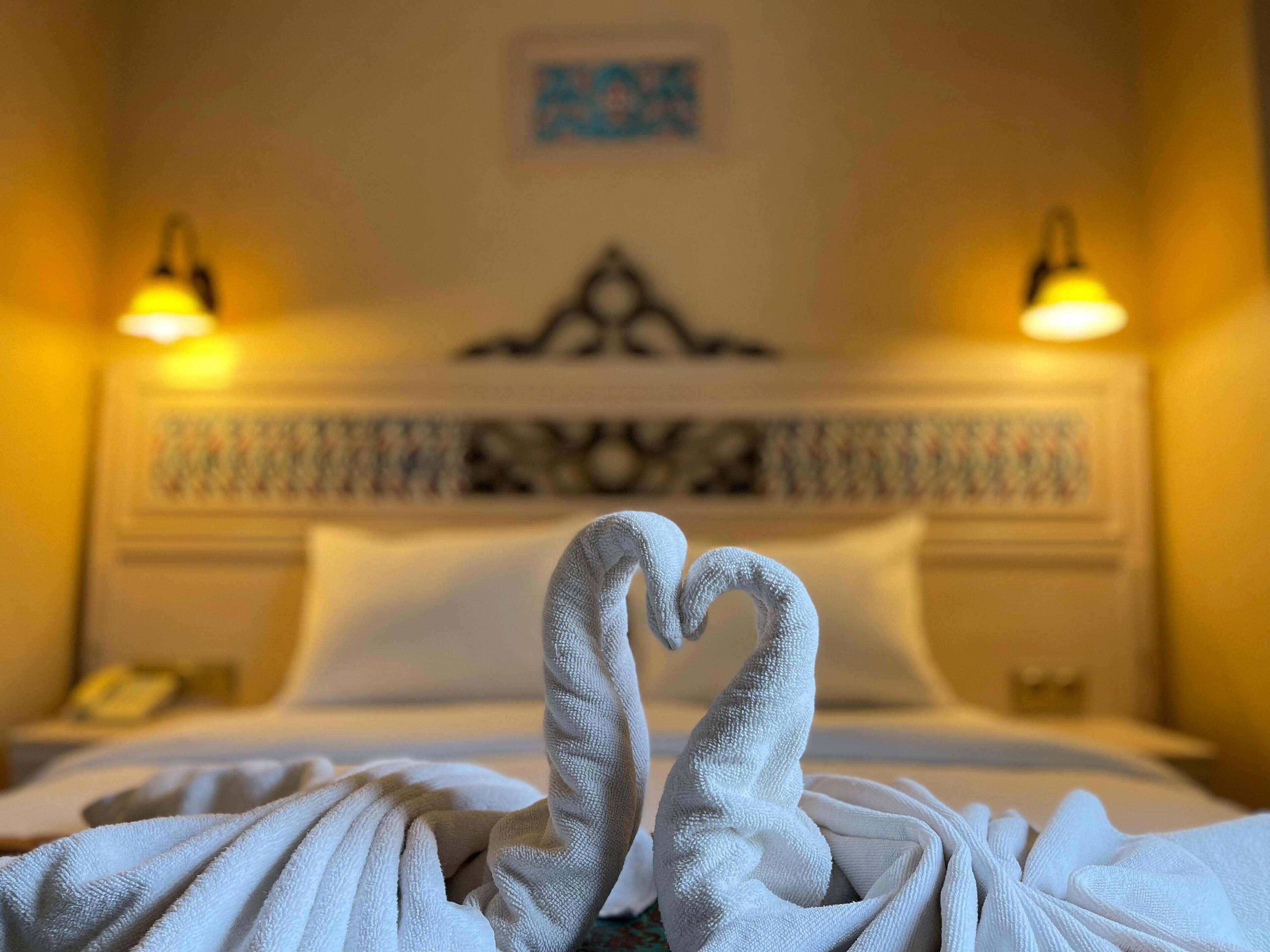 premium bedding, in-room safe, desk, laptop workspace