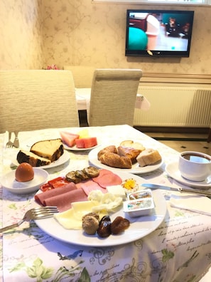 Breakfast served - Hotel Novano (Istanbul)