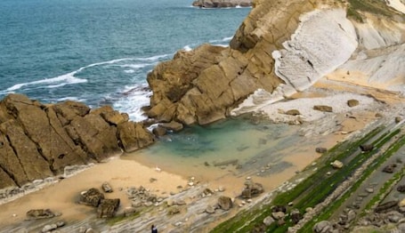 Una playa cerca