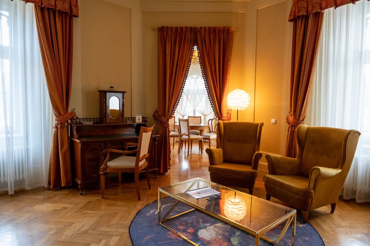 Apartment (Palace) | Cribs/infant beds, rollaway beds, free WiFi, bed sheets
