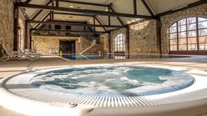 Indoor pool, sun loungers - Palac Wojanow (Myslakowice)