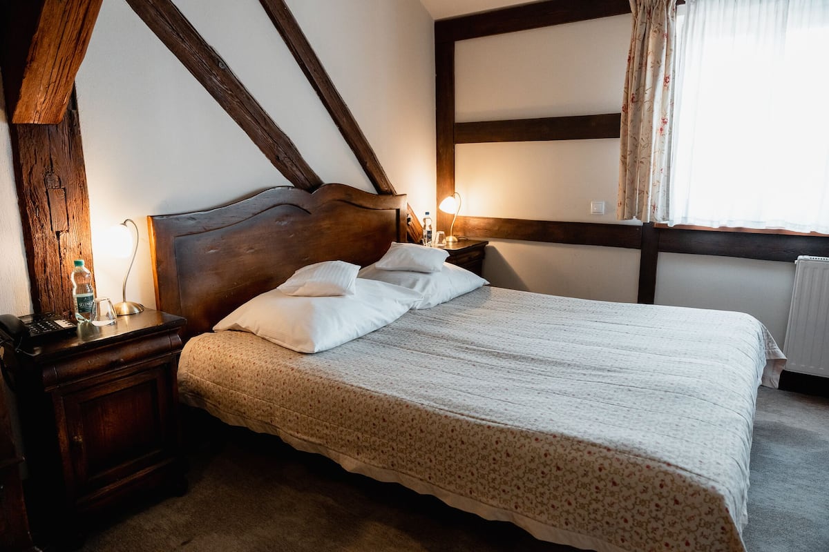 Standard Single Room | Cribs/infant beds, rollaway beds, free WiFi, bed sheets