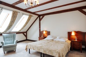 Cots/infant beds, rollaway beds, free WiFi, bed sheets