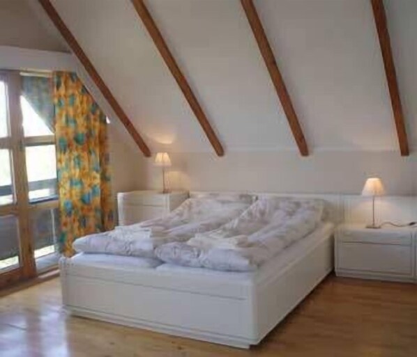 Desk, blackout curtains, free WiFi, bed sheets