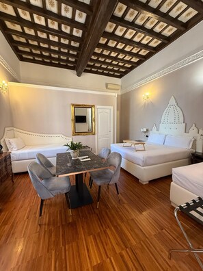 Premium bedding, down duvets, Tempur-Pedic beds, minibar -  I TRE MOSCHETTIERI - D' ARTAGNAN Luxury Guest House (Rome)
