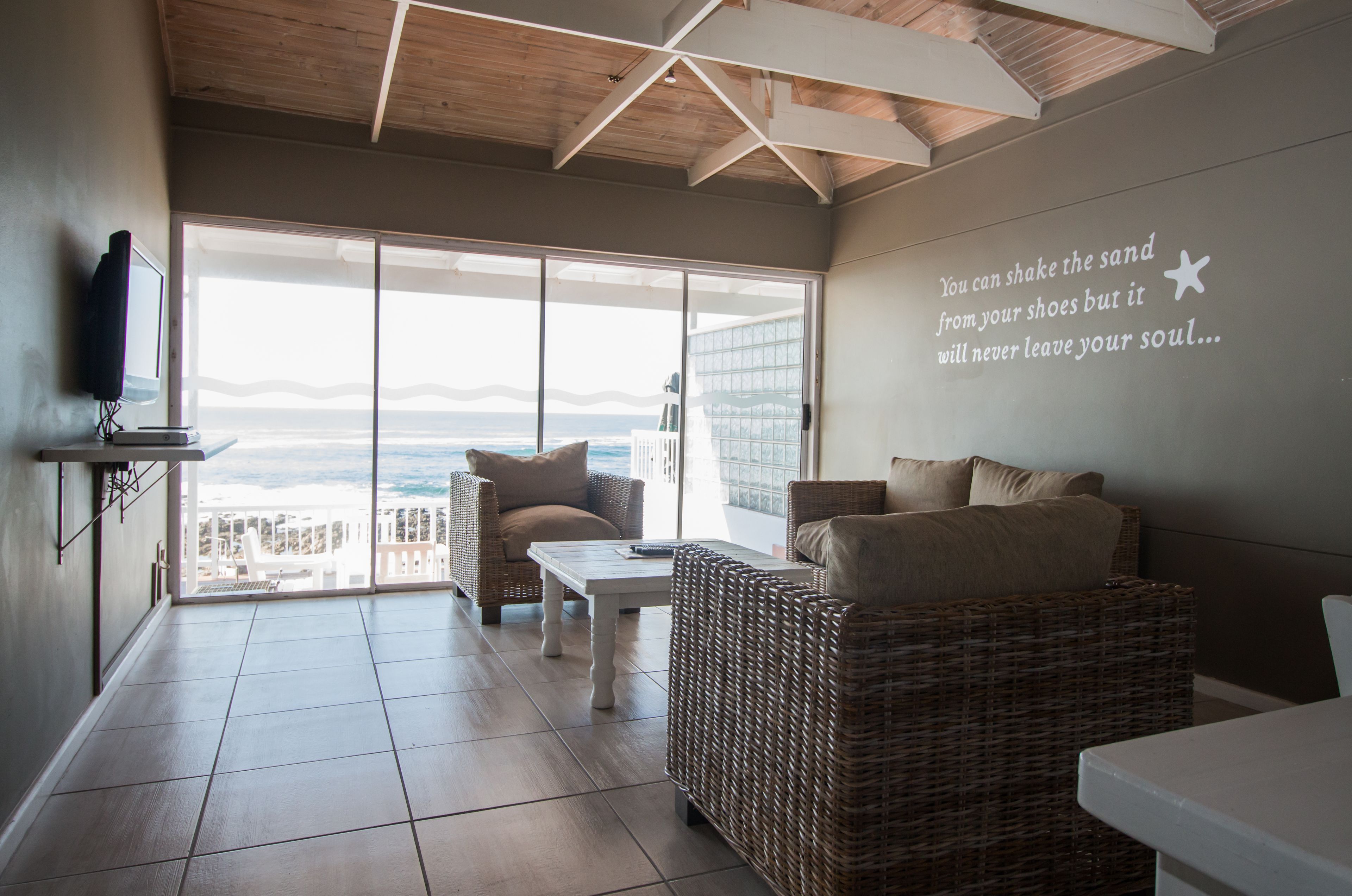 Six Sleeper Suite | Living area