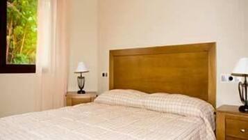 Desk, free WiFi, bed sheets