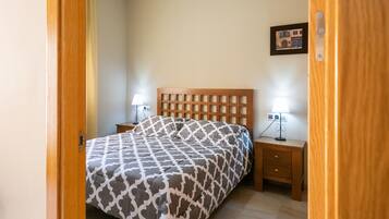 Bureau, Wi-Fi gratuit, draps fournis