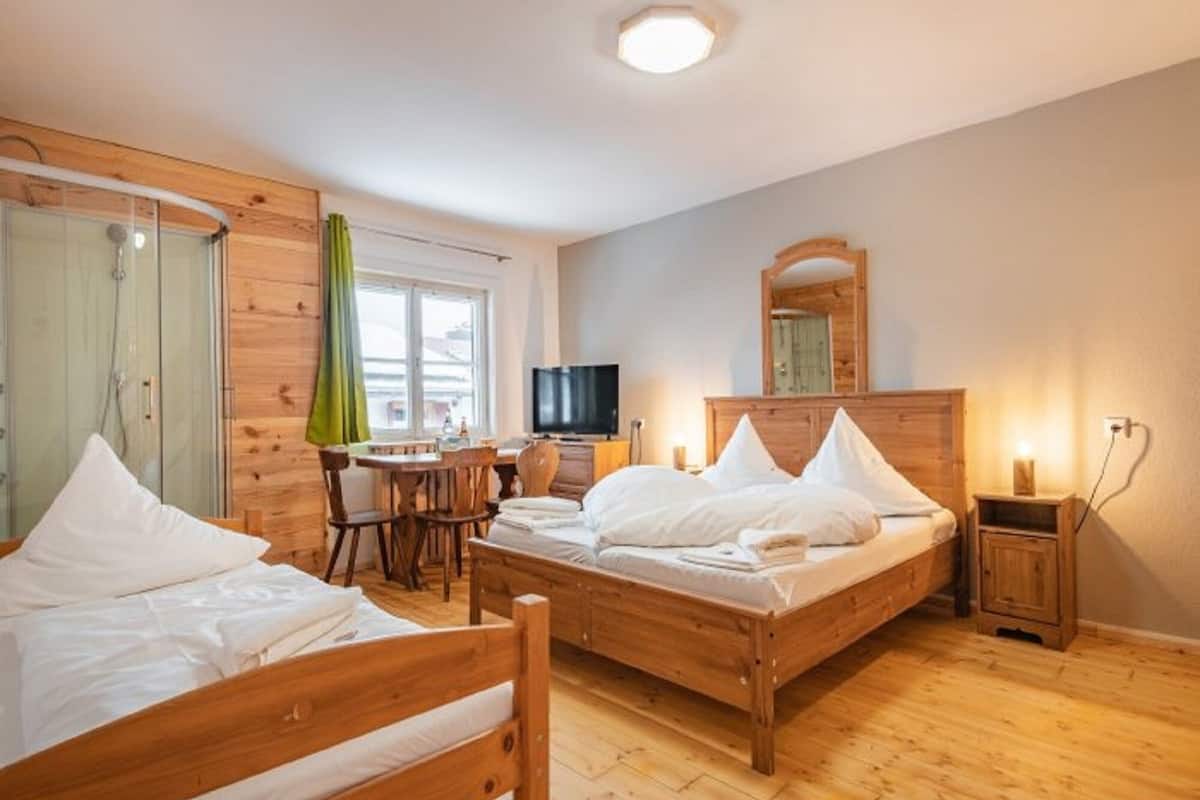 Triple Room, Non Smoking, Private Bathroom