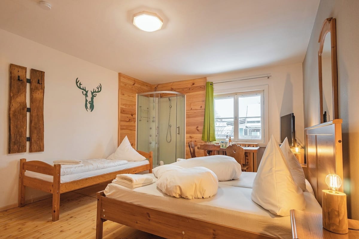 Triple Room, Non Smoking, Private Bathroom | Individually decorated, individually furnished, WiFi, bed sheets