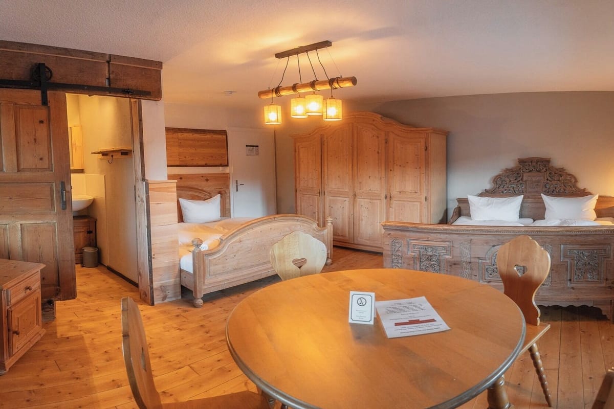 Quadruple Room, Ensuite | Individually decorated, individually furnished, WiFi, bed sheets