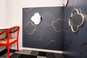 Premium bedding, in-room safe, iron/ironing board, free WiFi