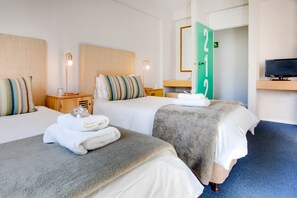 Premium bedding, in-room safe, iron/ironing board, free WiFi - Once In Cape Town (Cape Town)