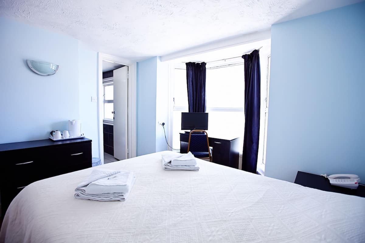 Double or Twin Room | 1 bedroom, in-room safe, individually furnished, desk