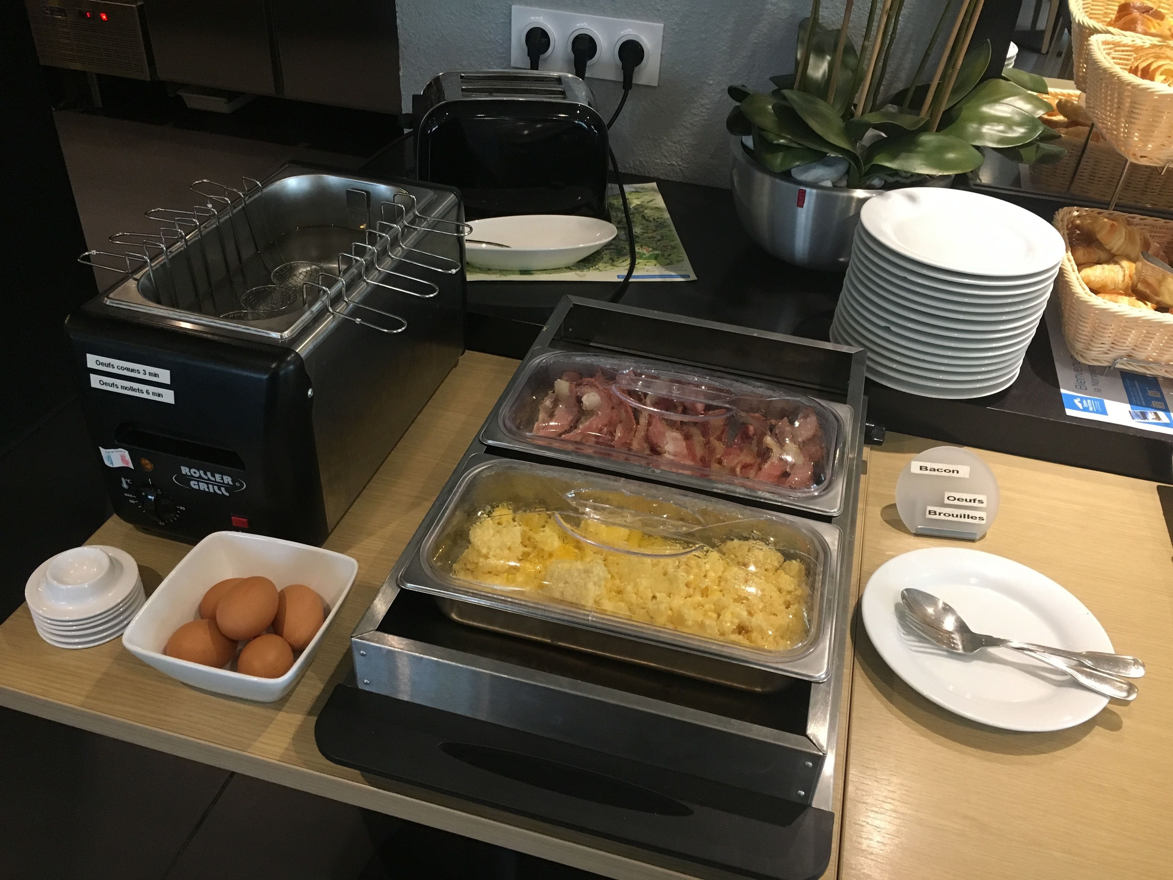 daily buffet breakfast (eur 11 per person)