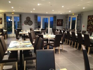 Breakfast, lunch, dinner served; French cuisine 