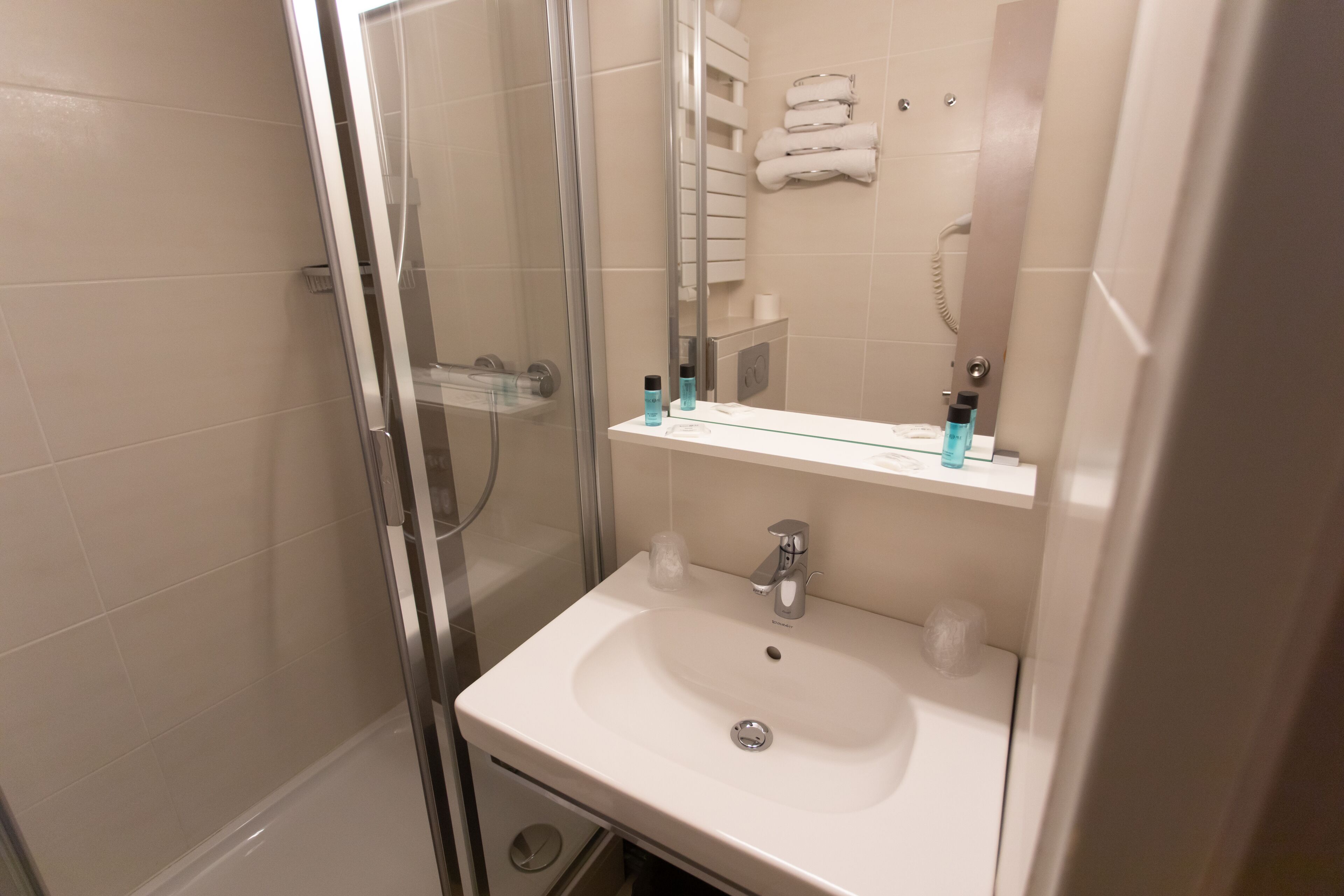 shower, free toiletries, hair dryer, towels