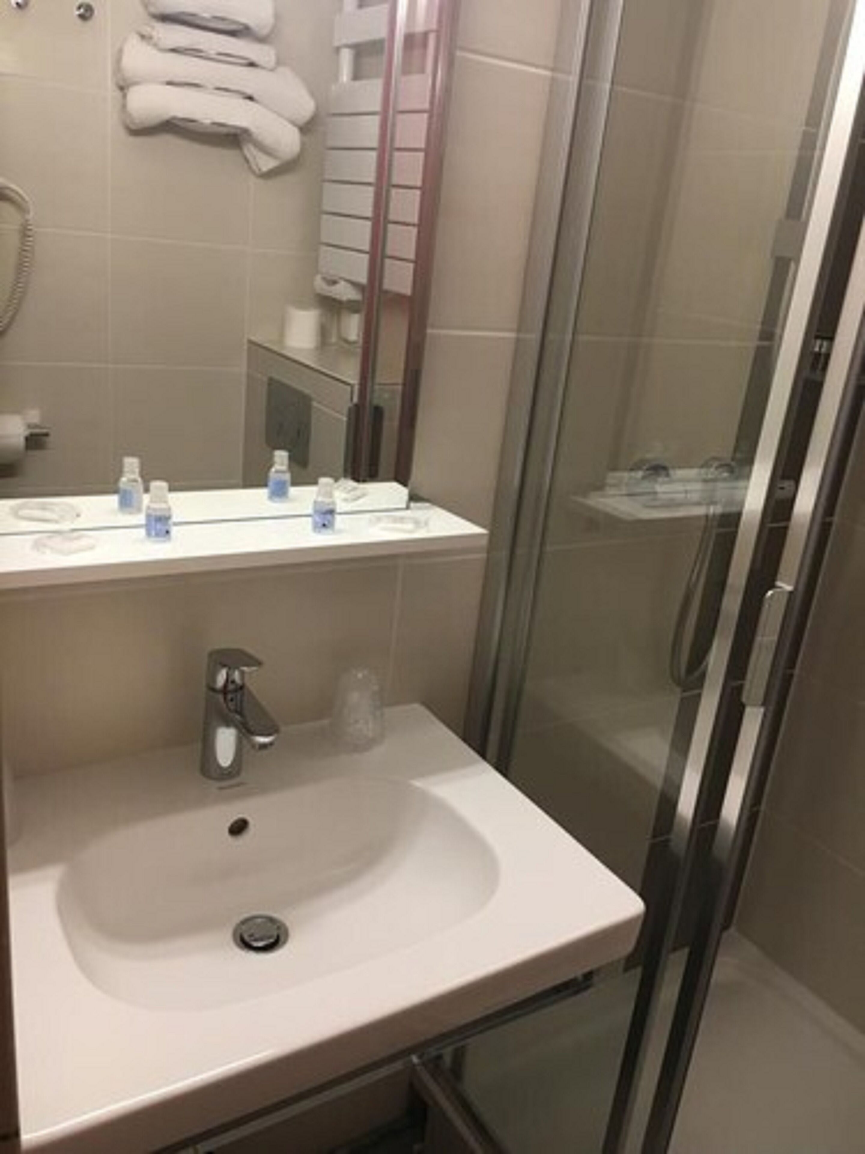 shower, free toiletries, hair dryer, towels