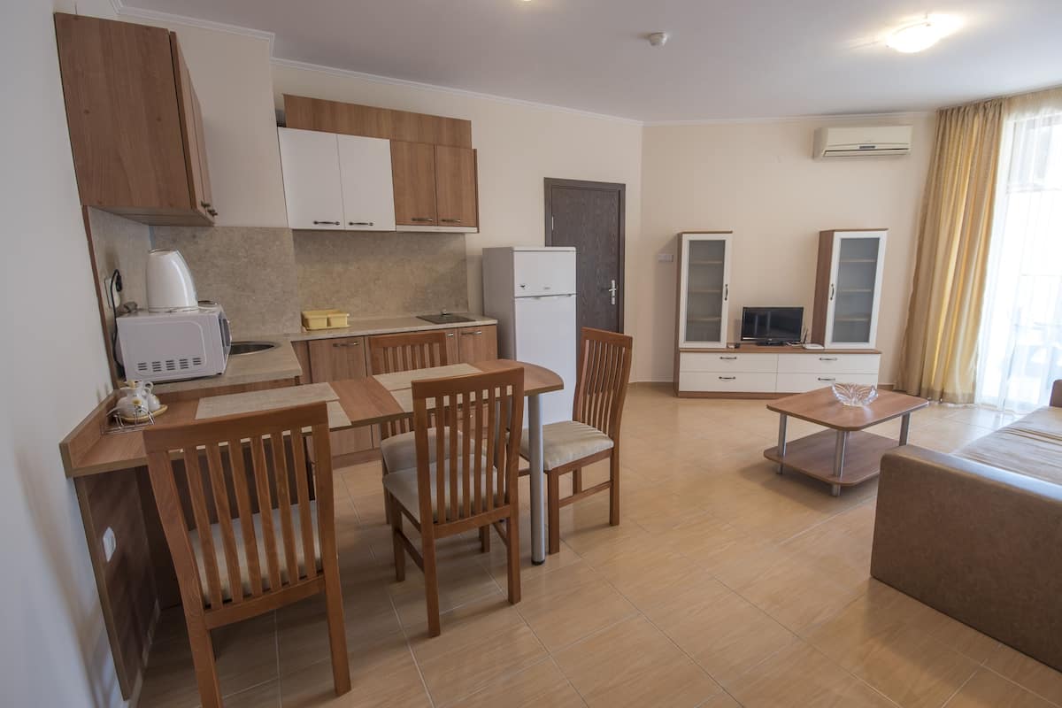 Departamento clásico, 1 habitación, balcón | Sala de estar | Televisión