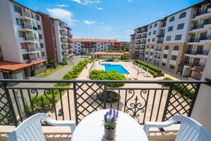 Appartement Deluxe, 2 chambres, 2 salles de bains, vue piscine | Balcon