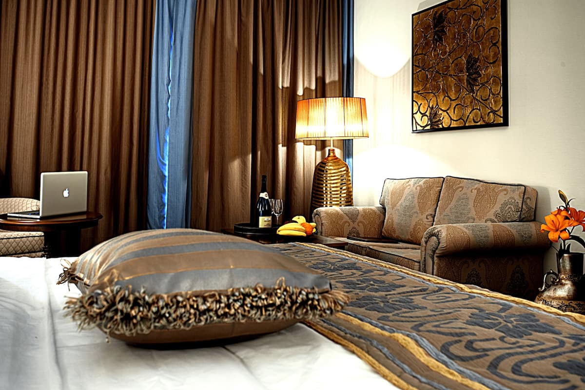 select comfort beds, minibar, in-room safe, soundproofing