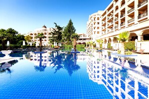 Piscine couverte, piscine extérieure