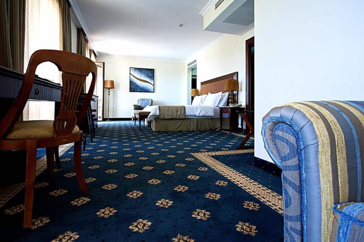 Select Comfort beds, minibar, in-room safe, soundproofing