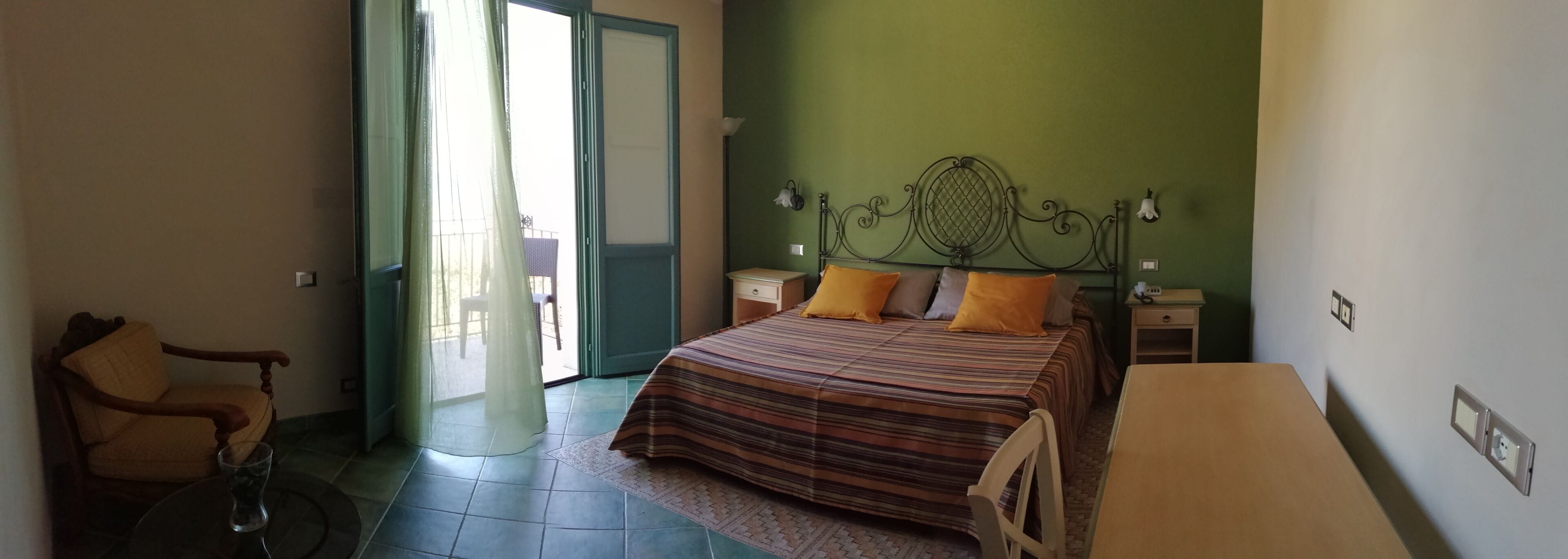 executive double room, sea view | minibar, in-room safe, desk, soundproofing