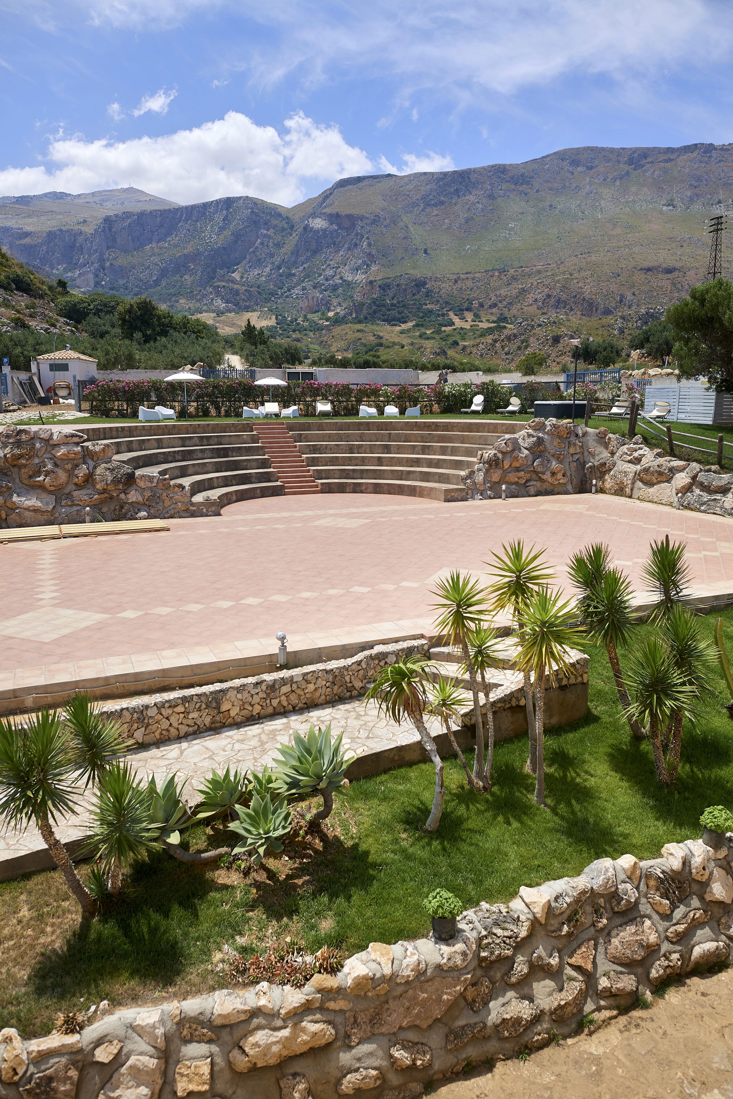 Comfort Room, Balcony | Minibar, in-room safe, desk, soundproofing