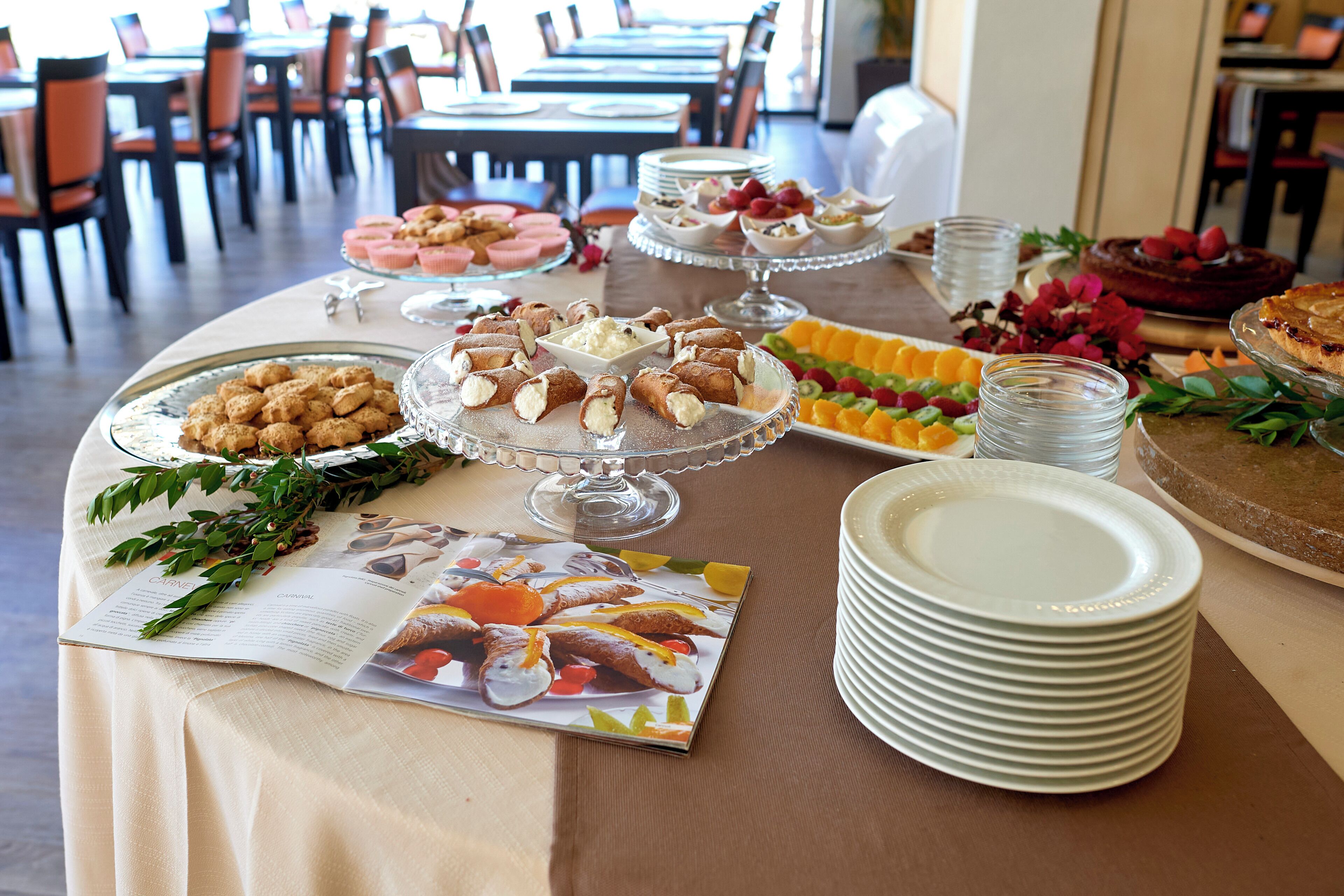 Petit déjeuner buffet servi tous les jours en supplément
