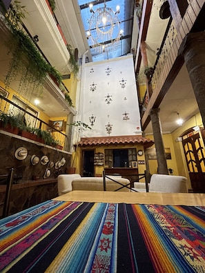 TV - Mia Leticia B&B. (Quito)