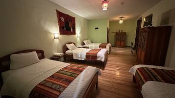 Perhehuone, useita sÀnkyjÀ, parveke, kaupunkinÀköala | 1 makuuhuone, tallelokero huoneessa, silitysrauta/-lauta, ilmainen Wi-Fi