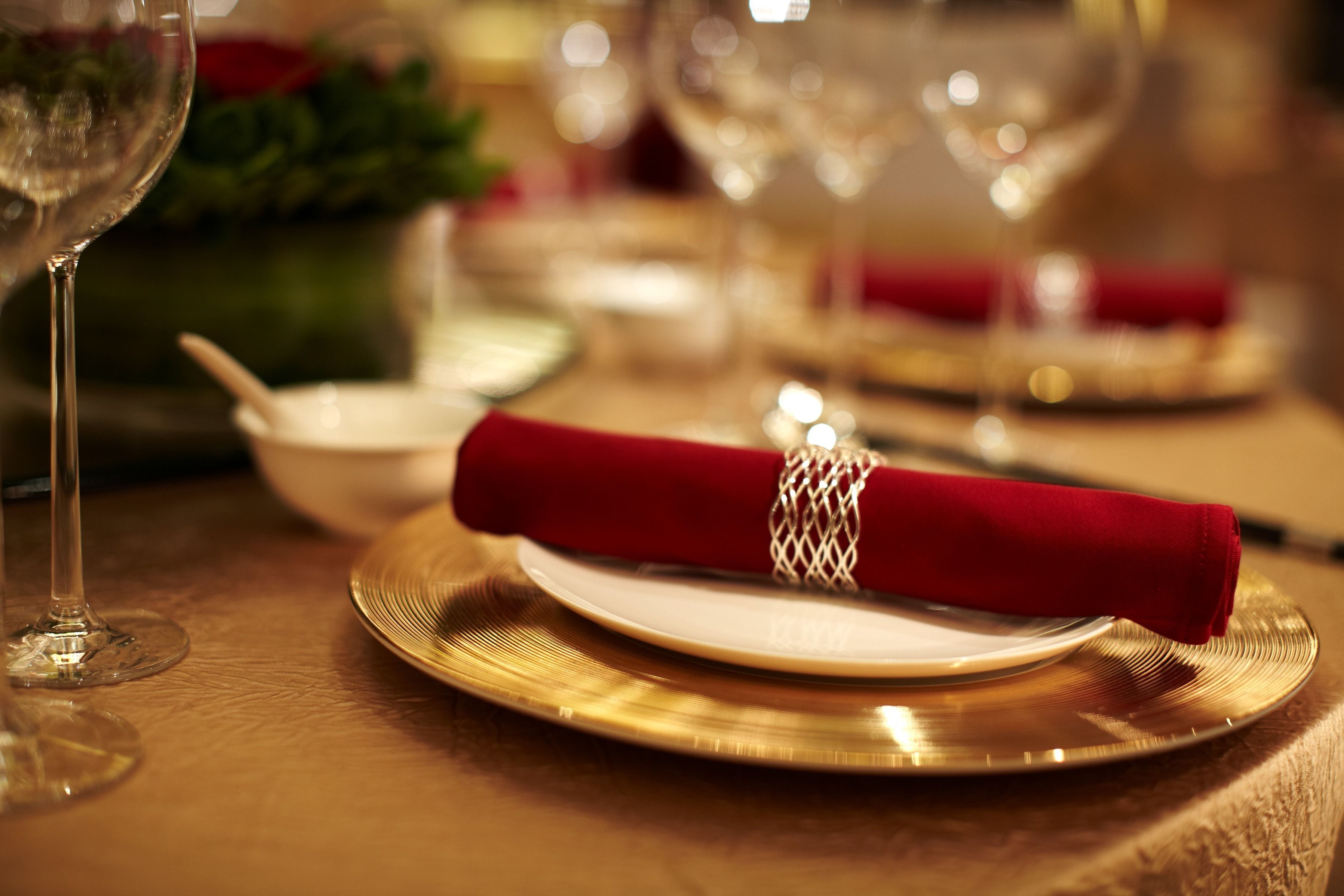 breakfast, lunch and dinner served