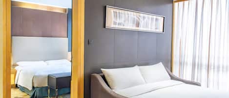 1 bedroom, premium bedding, free minibar items, in-room safe